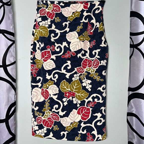 ZARA leaf vine print stretchy pencil skirt navy green cream red Sz S NWOT - Picture 1 of 10